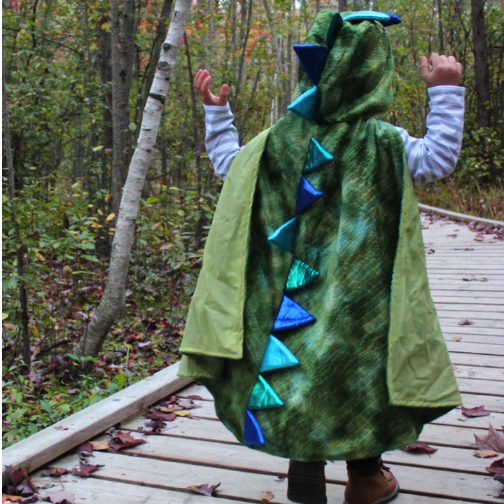 CAPE DRAGON VERTE AVEC GRIFFES 5-6ANS