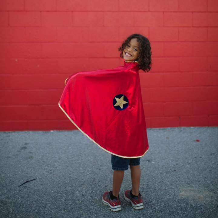WONDER CAPE RÉVERSIBLE OR ET ROUGE 4-6ANS