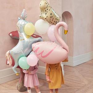 COURONNES À PLUME — PARADE DE CIRQUE