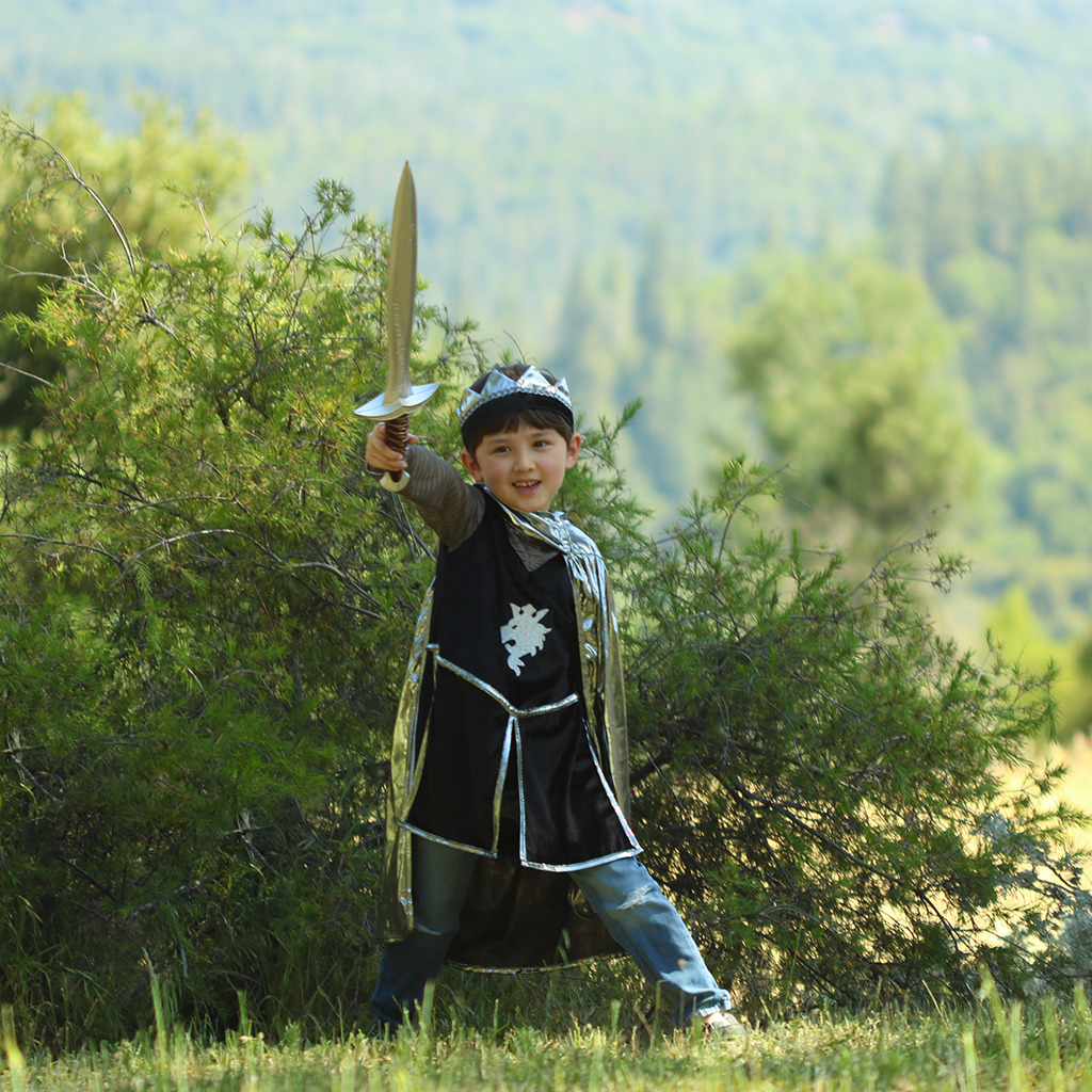 ENSEMBLE CHEVALIER ARGENTÉ AVEC TUNIQUE, CAPE ET COURONNE 5-6ANS
